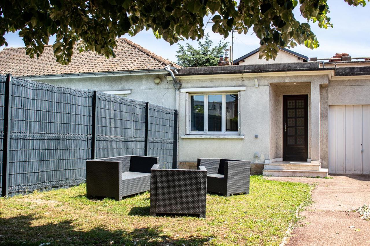 Apartament Maisonnette Avec Jardin, Parc Du Chene Bron Zewnętrze zdjęcie
